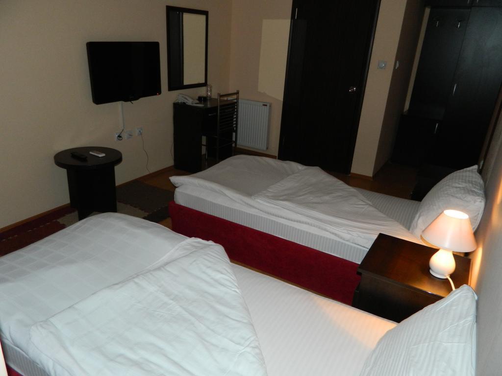 Garni Hotel Rile Men Nis Ruang foto