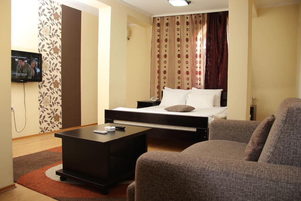 Garni Hotel Rile Men Nis Ruang foto
