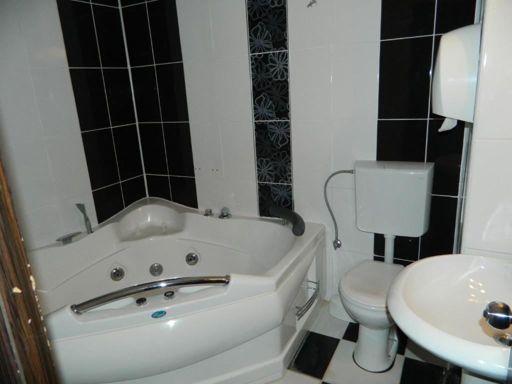 Garni Hotel Rile Men Nis Ruang foto