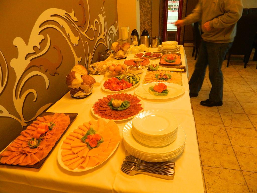 Garni Hotel Rile Men Nis Bagian luar foto
